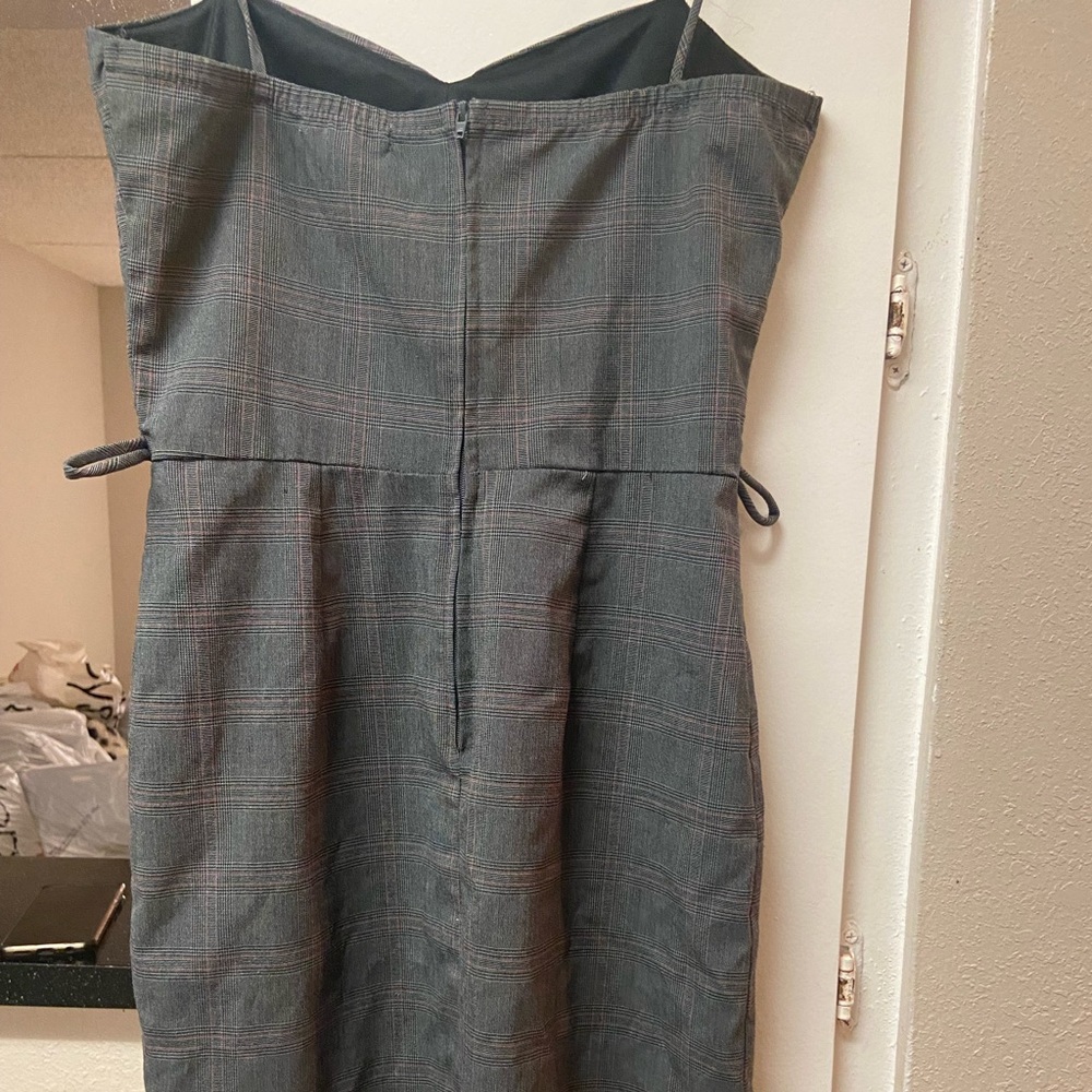 Dress - Picture 3 of 3